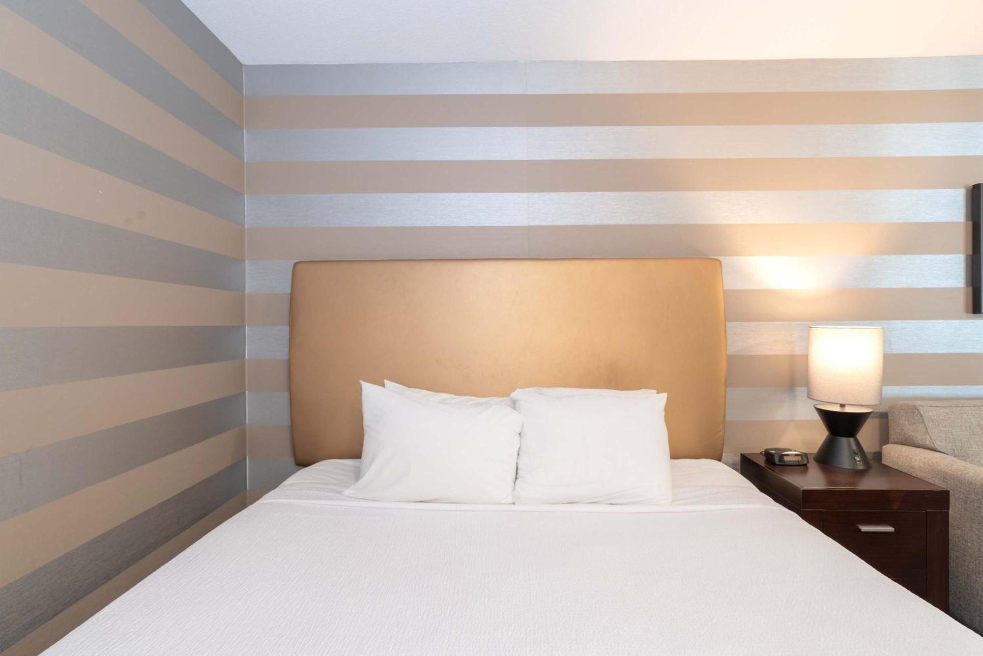Sandman Hotel Penticton Ngoại thất bức ảnh